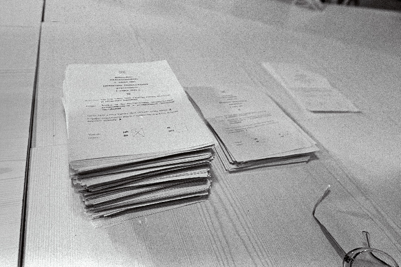 03.03.1991. Referendumi hääletussedelid laual.