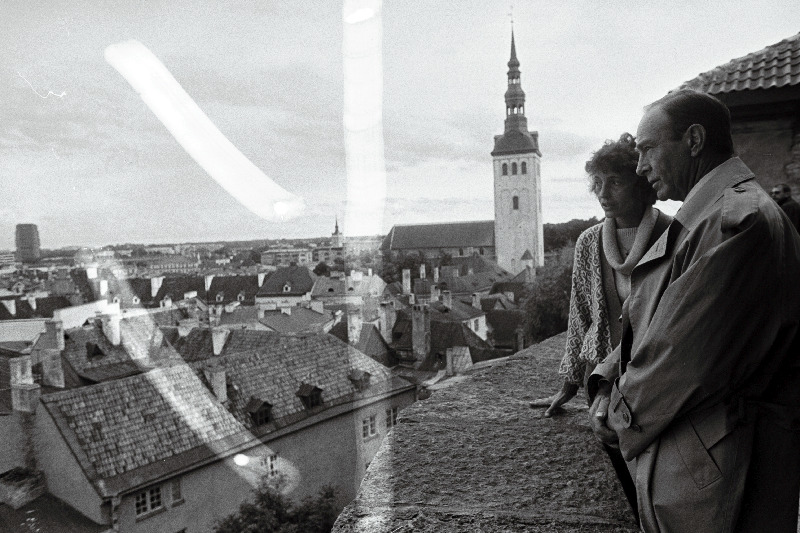 Ameerika astronaut Edgar Mitchell tutvub Tallinnaga.