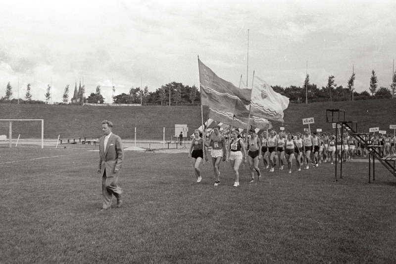 Eesti NSV ametiühingute X suvespartakiaadi kergejõustikuvõistlused Komsomoli nim staadionil.