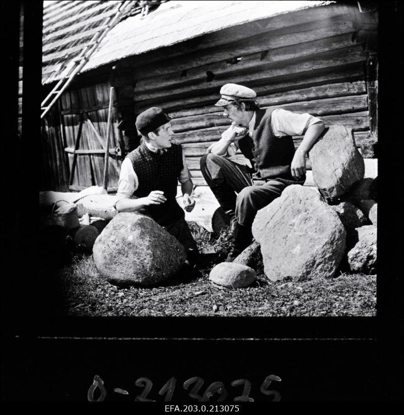 Kaader Tallinnfilmi mängufilmist "Suvi". Jorh Adniel Kiire osas Margus Lepa, Joosep Tootsi osas Aare Laanemets.