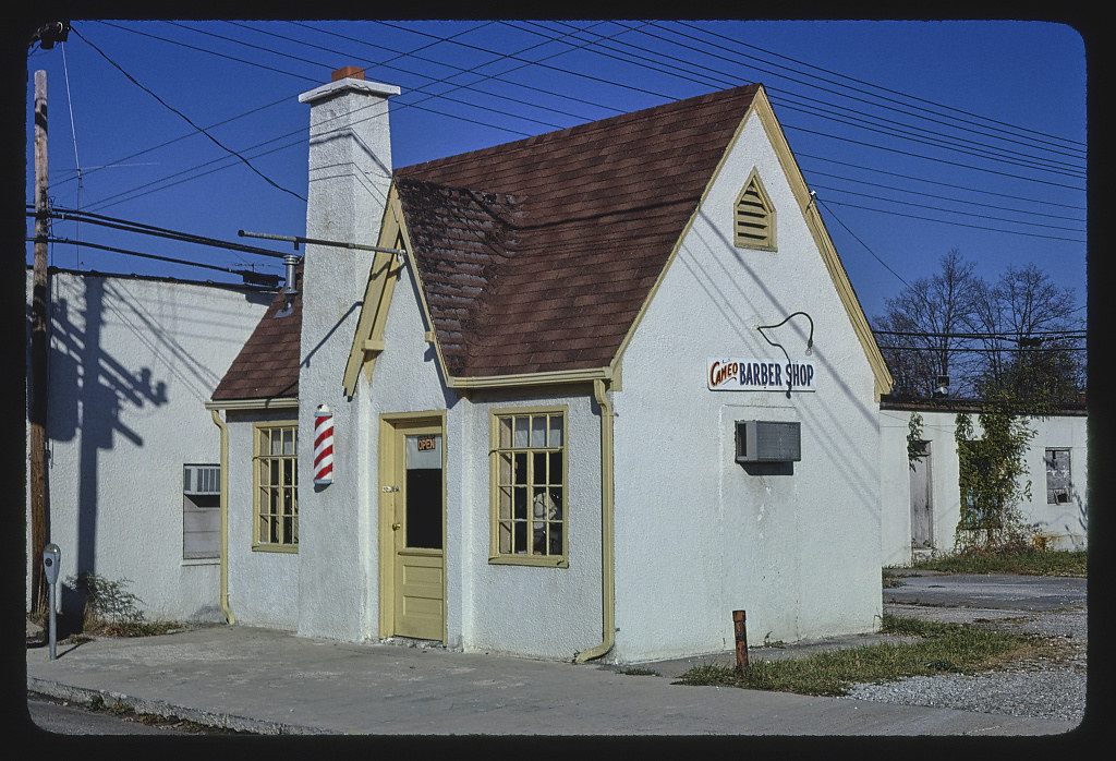 Cameo Barber Shop, West 1st Street, Mountain Grove, Missouri (LOC)