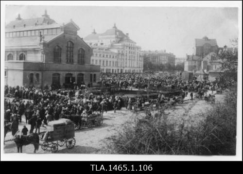 Vaade Tallinna turule: turuhoone, "Estonia" ja Saksa teater.