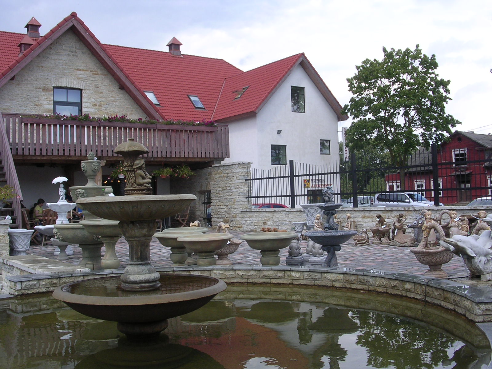 Gardening decorations in Rakvere - panoramio - Gardening decorations in Rakvere