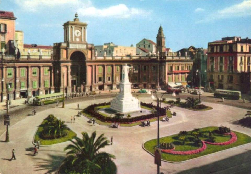 Napoli, Piazza Dante 16 - lang
