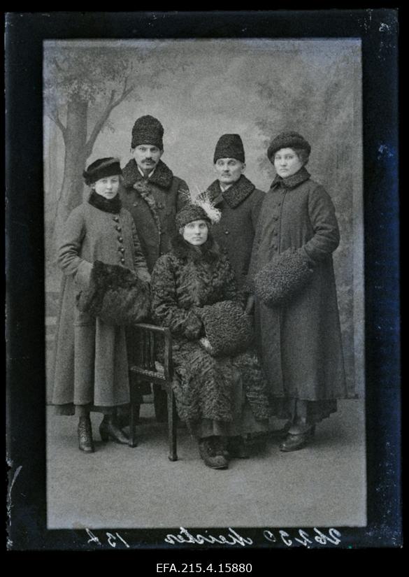 Grupp inimesi, (foto tellija Meister).