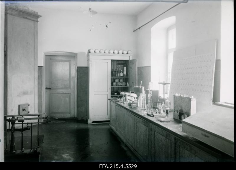 Viljandi Piimaühisuse meierei laboratoorium.