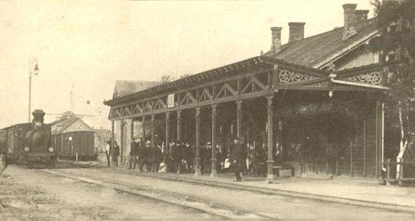 Viljandi1910S - Viljandi (Fellin) train station. 1910.