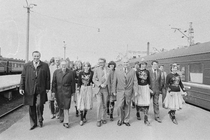 Saksa DV Schwerini ringkonnast saabunud delegatsiooni vastuvõtmine Balti jaamas.