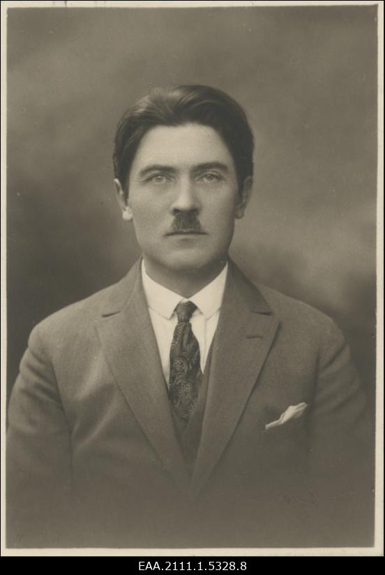 Johannes Aavik, keeleteadlane ja haridustegelane, portreefoto