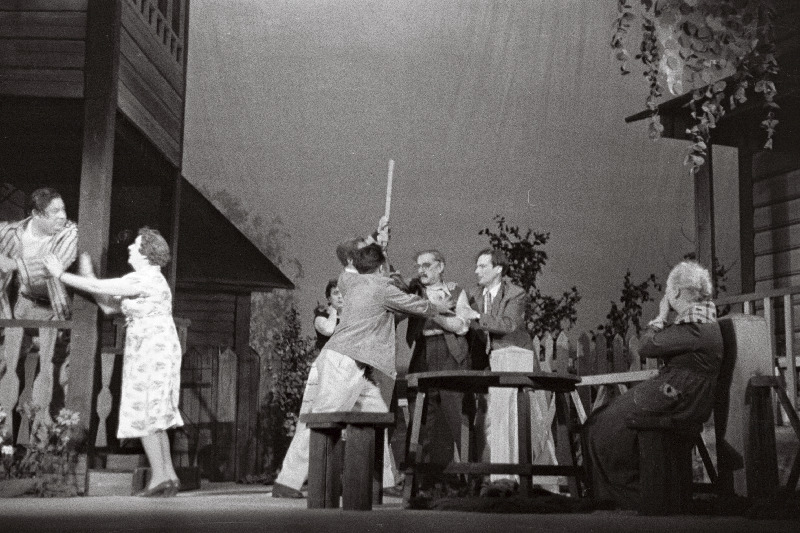 Stseen V. Rozovi näidendist "Ebavõrdne võitlus" V. Kingissepa nimelises TRA Draamateatris.