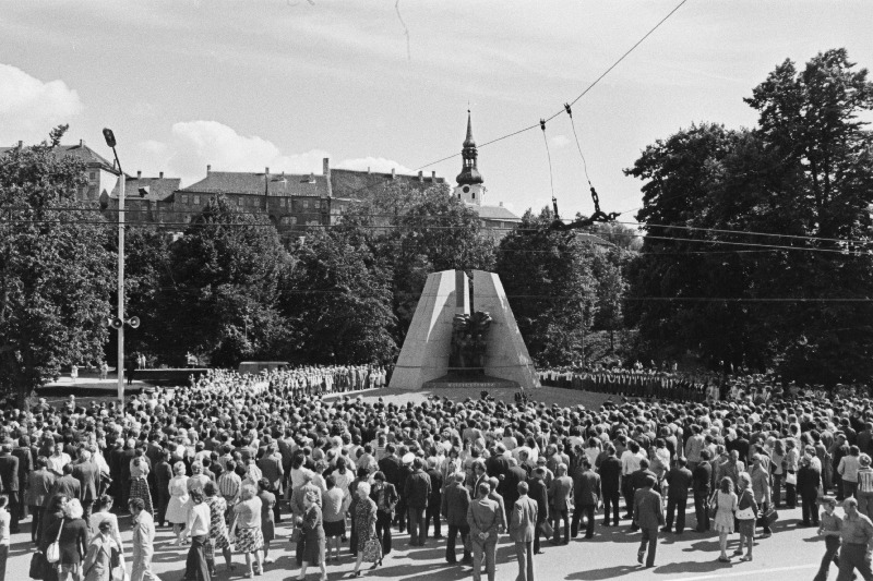 1. detsembri 1924.a. ülestõusnutele pühendatud mälestusmärgi avamine.