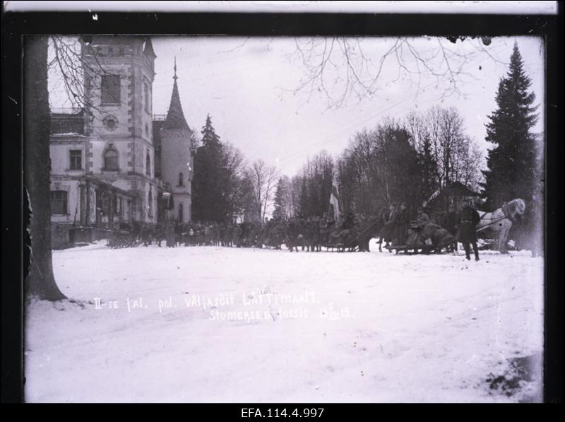 Vabadussõda. 2.Jalaväepolgu staabivoori lahkumine Stomersee (Stameriena) mõisast Valka.
