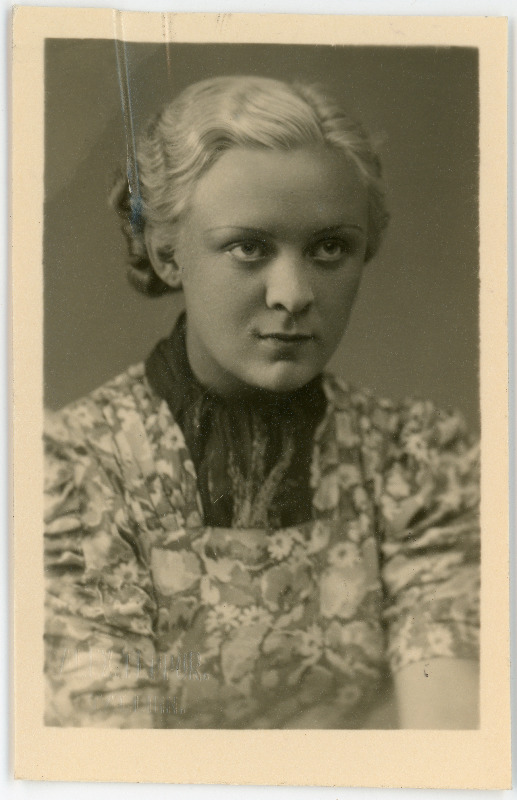 Erika Paarik. Passitaotluse foto