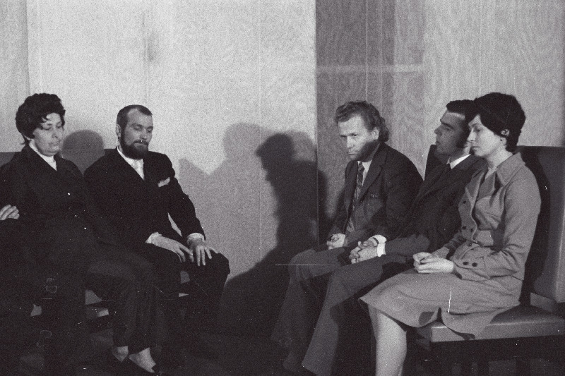 Näitlejad (vasakult) Silvia Laidla, Mikk Mikiver, Tõnu Aav, Martin Veinmann NSV Liidu 50. aastapäevale pühendatud kirjanduslikul kolmapäeval.