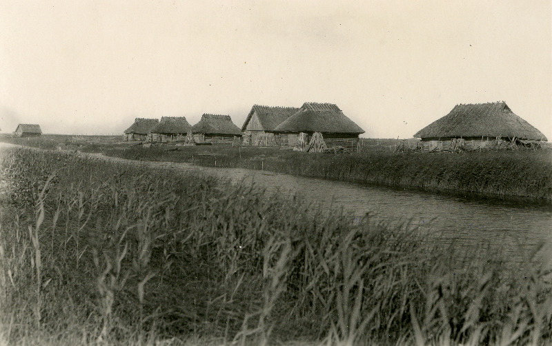 Lihula kalurite majad Suitsu jõe suudme lähedal.