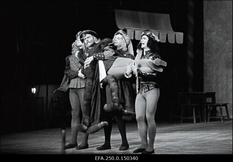 Stseen C. Porteri muusikalist Suudle mind, Kate Estonia teatri lavastuses Tallinna Linnahallis.