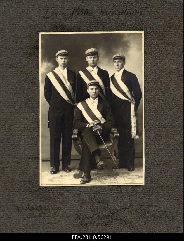 Korporatsiooni „Rotalia“ presiidium I semestril 1930. aastal ees üksikult K. Kool, (vasakult) 1. O. Pärtelpoeg, 2. Wellmer, 3. A. Tomasson.