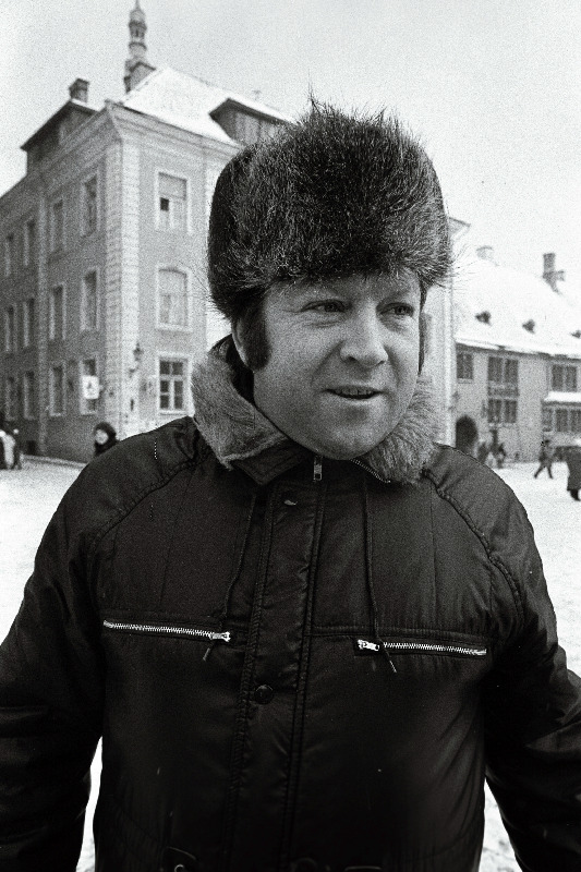 Tänavaküsitlus referendumi asjus Raekoja platsil.