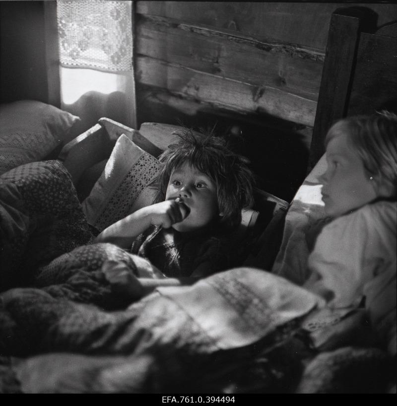 Stuudio "Tallinnfilm" muusikaline lastefilm "Nukitsamees" filmivõtted. 
Nukitsamehe rollis Egert Soll ja Iti rollis Anna-Liisa Kurve.