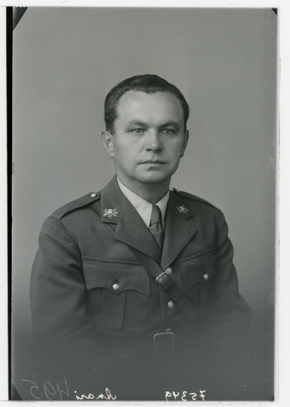 1.Suurtükiväegrupi ohvitser kapten Eduard Anari (Amberg).
