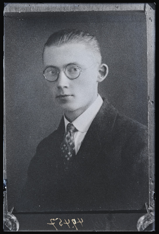 Mehe foto, (30.09.1927 fotokoopia, tellija Sild).