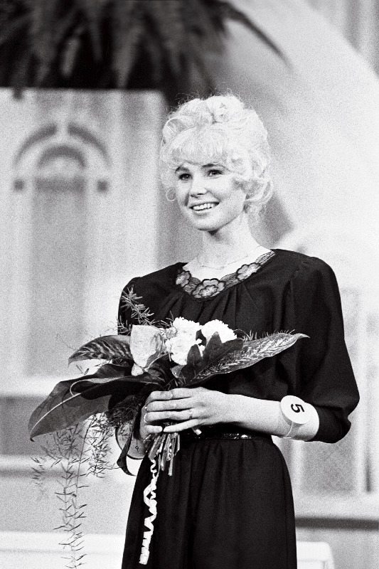 Miss Tallinn 1990 Liis Tappo, 20-aastane Tallinna Pedagoogilise Instituudi bibliograafia eriala tudeng.