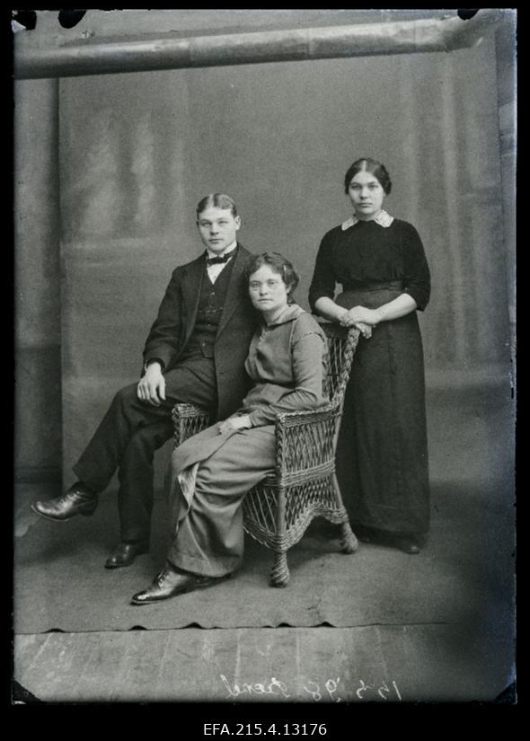 Grupp inimesi, (foto tellija Teckel [Tekkel]).