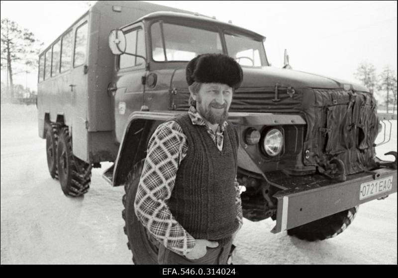 Komsomoli löökehitusel Siberis Pimi asulas töötavad mehed Eestist, et rajada autoteid naftaväljade teenindamiseks.