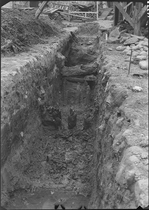 Turun linna, kaivaustyöt esilinnan pihalla