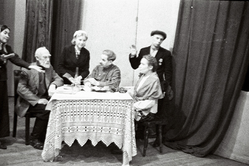 Draamaringide vabariiklik ülevaatus. Narva I Kultuurimaja näitering esitab Pogodini näidendit "Lipotška".