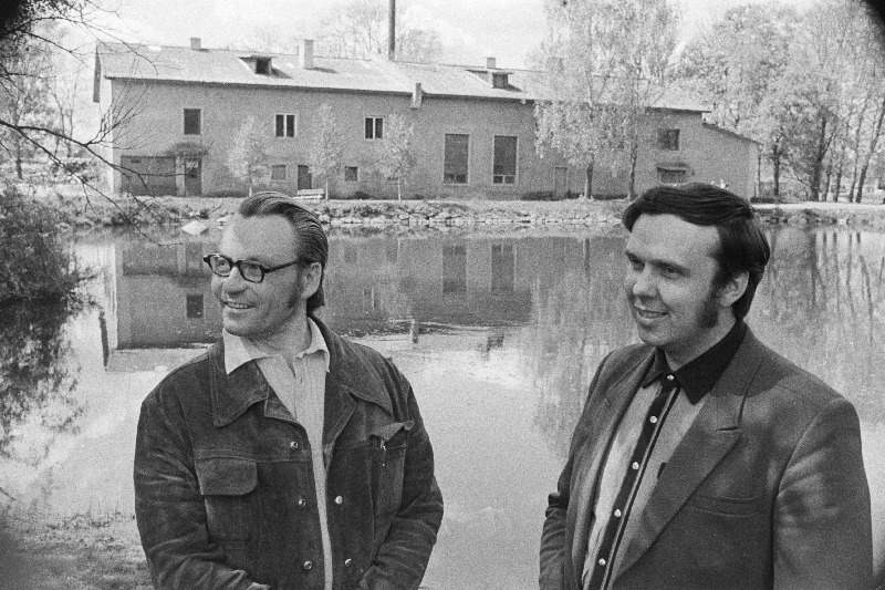 Paide rajooni Järva-Jaani kolhoosi aseesimees ja parteisekretär Kalju Arusalu ning varustaja Tuve Kärner.