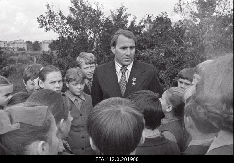 Sotsialistliku töö kangelane Vassili Kuzmitš Ivanov. ("Ahtme" kaevanduse kaevurite brigadir)