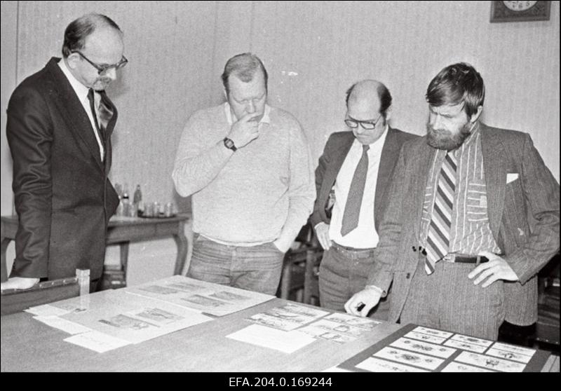Eesti raha kavandite konkurss. Vasakult 1. Eesti Panga president Rein Otsason, 2. Eesti Panga pressiesindaja Kaupo Pollisinski  4. kunstnik Heinz Valk.