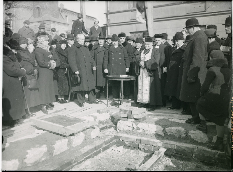 Tallinna Linna Naiskutsekooli hoone nurgakivi panek 1936-aastal.