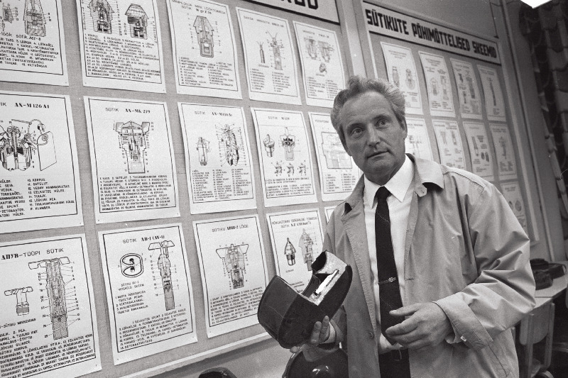 Eesti Riikliku Päästeameti juures asuva Eesti Kodanikukaitse Koolituskeskuse direktor Illo-Mati Pilvet tutvustab õpperuume.