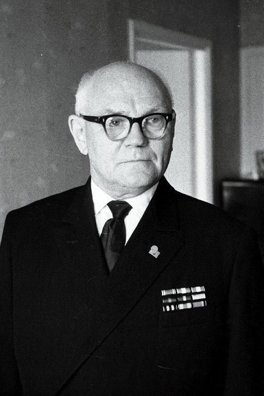 Virngof, Hugo- NLKP liige 1927. aastast, autasustatud Lenini ordeniga.