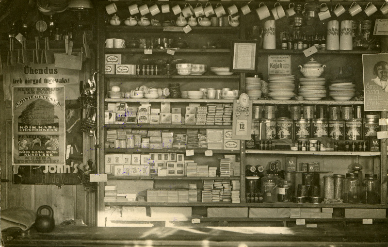 Kaubariiulid Leesi ühiskaupluses.