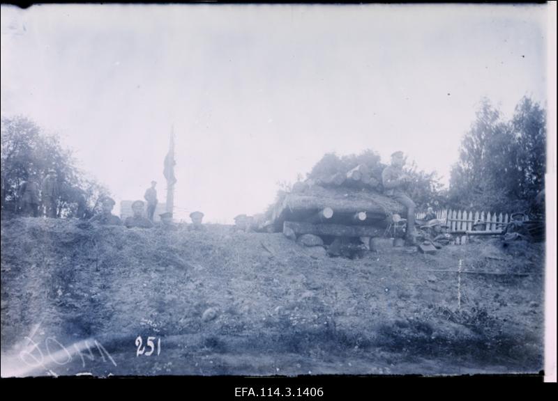 Vabadussõda. 6.Jalaväepolgu 1.roodu kuulipildujate komando positsioon [Petrovo?] külas.