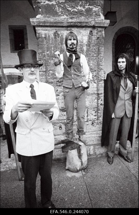 Kuningriiklaste fraktsiooni aktsioon Raekoja platsil