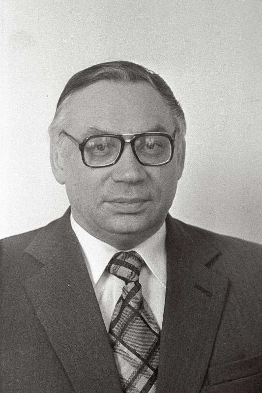 Klauson, Vladimir - Eesti NSV ehitusmaterjalide tööstuse minister.