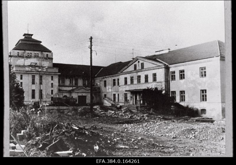 Iidse kloostri väljakaevamised Rakvere Teatri juures.