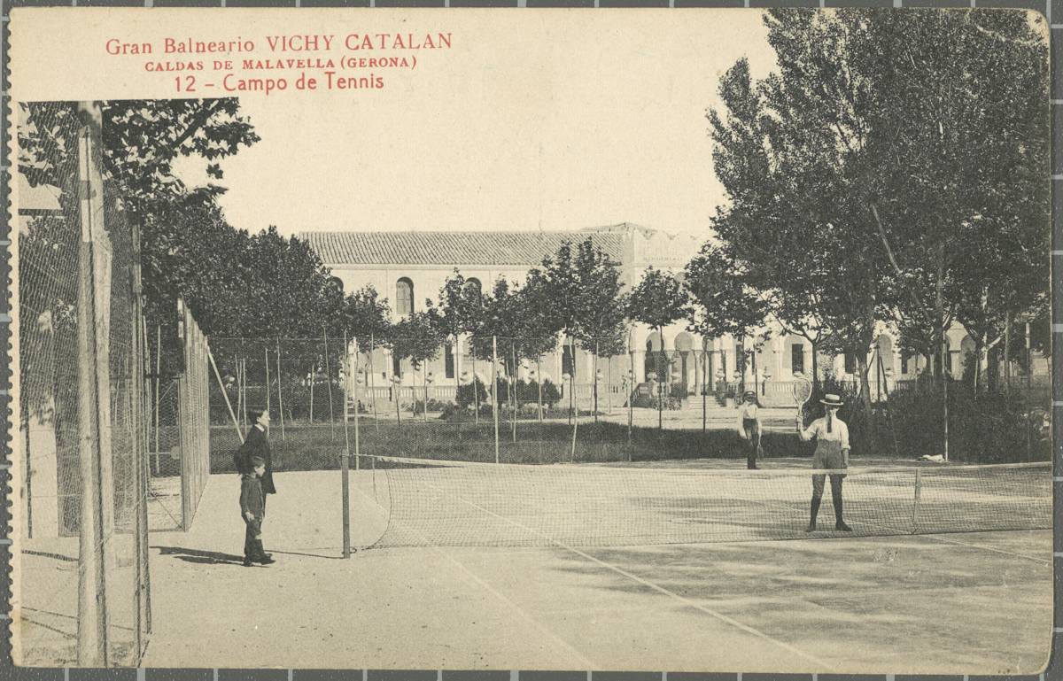 Gran Balneario Vichy. Caldas de Malavella (Gerona). 12-Campo de Tenis - Tennis court of the resort Vichy, Caldes de Malavella.