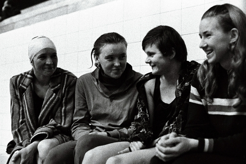 Ujujad (vasakult) Eha Lilienthal, Inta Andrijanova, Irina Bolotova ja Valentina Burkauskaite ajalehe "Komsomolskaja Prvda" valikvõistlustel ujumises.