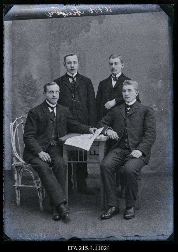 Grupp mehi, (foto tellija Mihkel Ainson).