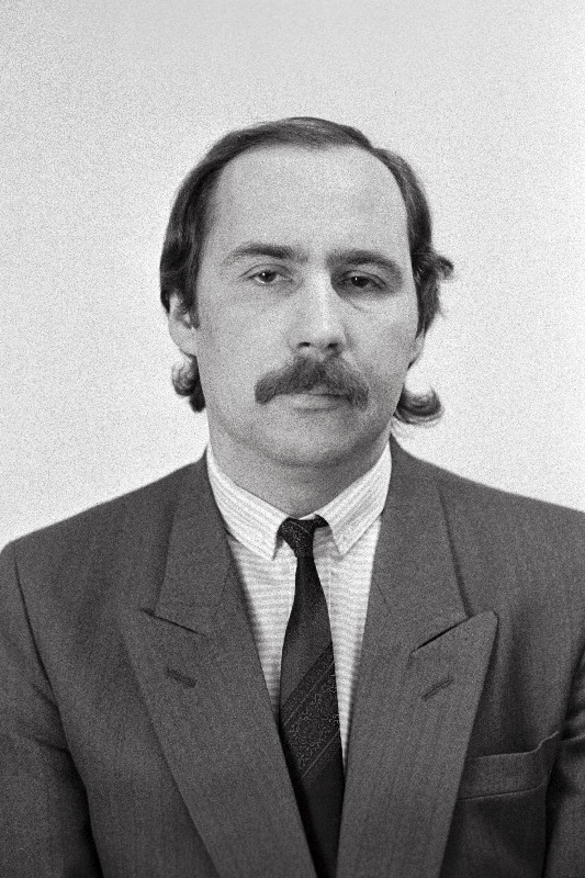 Sinissaar, Tiit - ajakirjanik, Riigikogu Isamaa fraktsiooni liige.