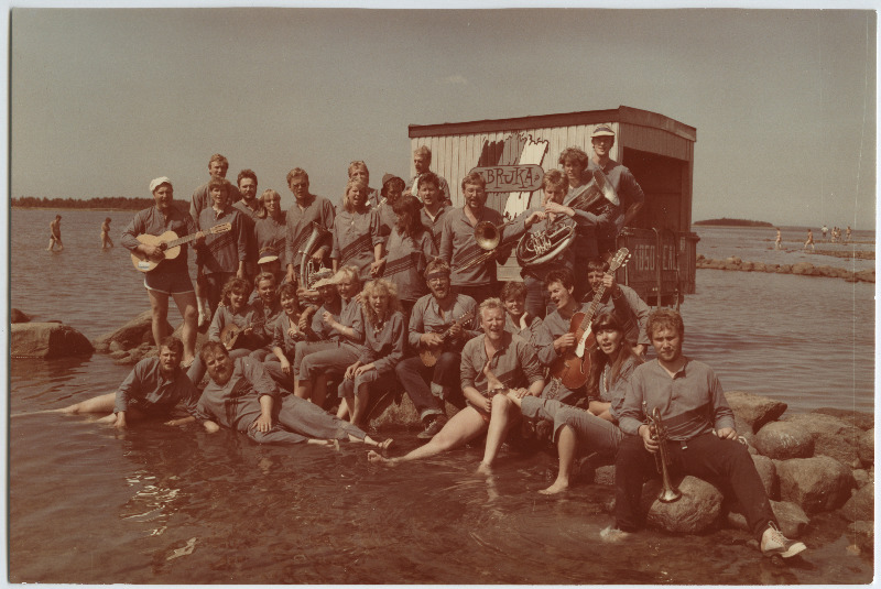 EÜE-87, EÜE-88 rühmade grupipildid. Abruka rühm