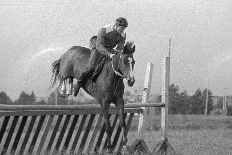 1969. ja 1970. aasta parim viievõistleja Savva Štork ratsutamas.