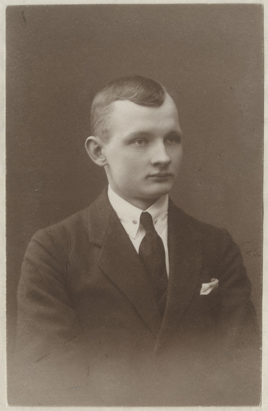 Eesti üliõpilaste seltsi "Veljesto" liige Artur Loorits, portreefoto
