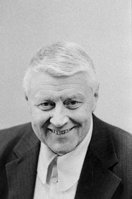 Öpik, Ilmar- Eesti NSV Teaduste Akadeemia viitsepresident, akadeemik.