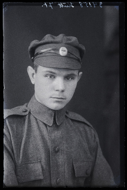 Sõjaväelane [õppursõdur] August Kütt.